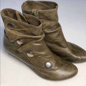 Eric Michael Leather Soho Button Ankle Boots Green